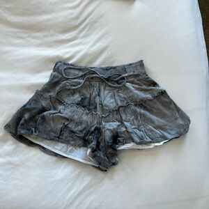White room + Cactus Grey Tie Dye Shorts